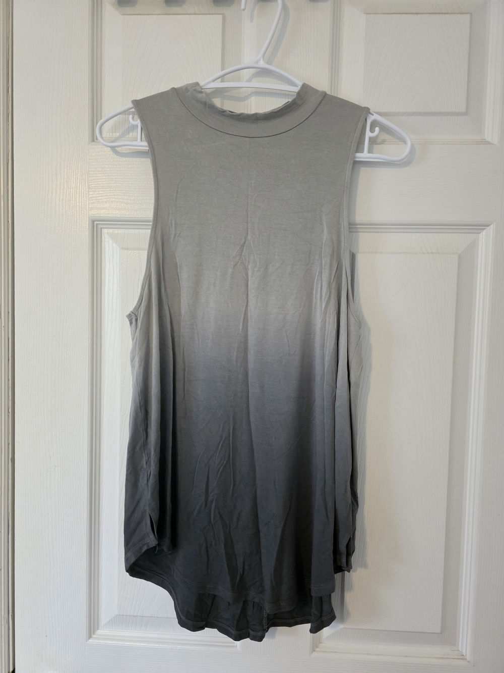 🩶 Set Of 2 🩷 Sleeveless Ombre Tops | Size Medium